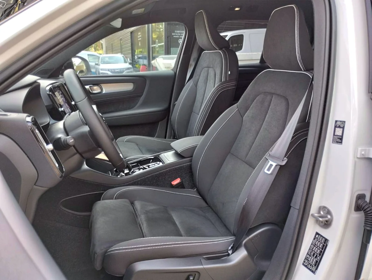 Volvo XC40 Black Edition Auto 8