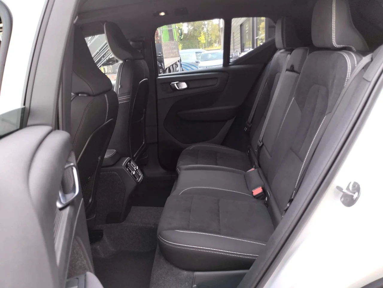 Volvo XC40 Black Edition Auto 9