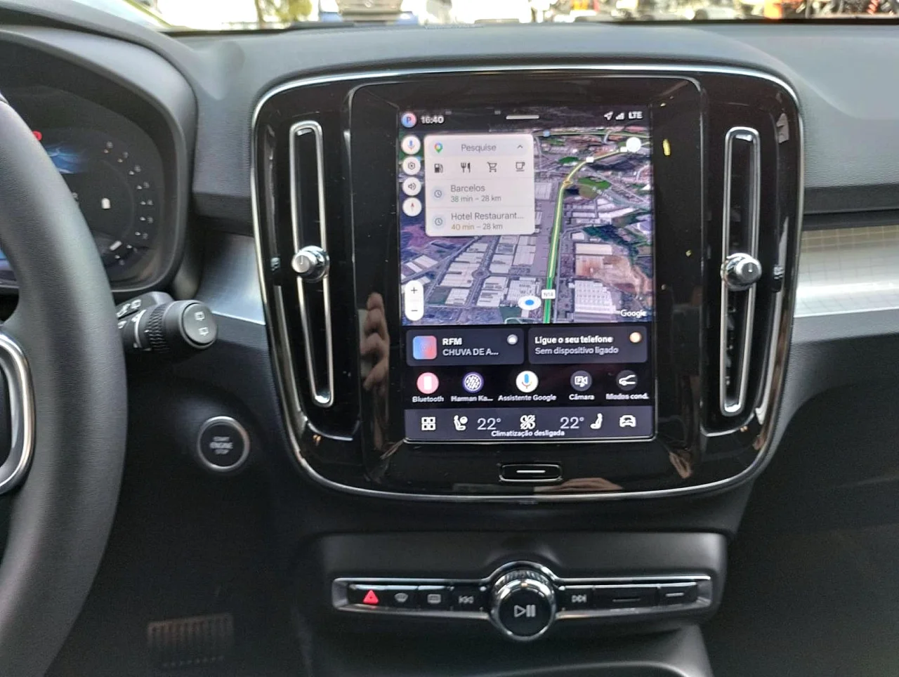 Volvo XC40 Black Edition Auto 12