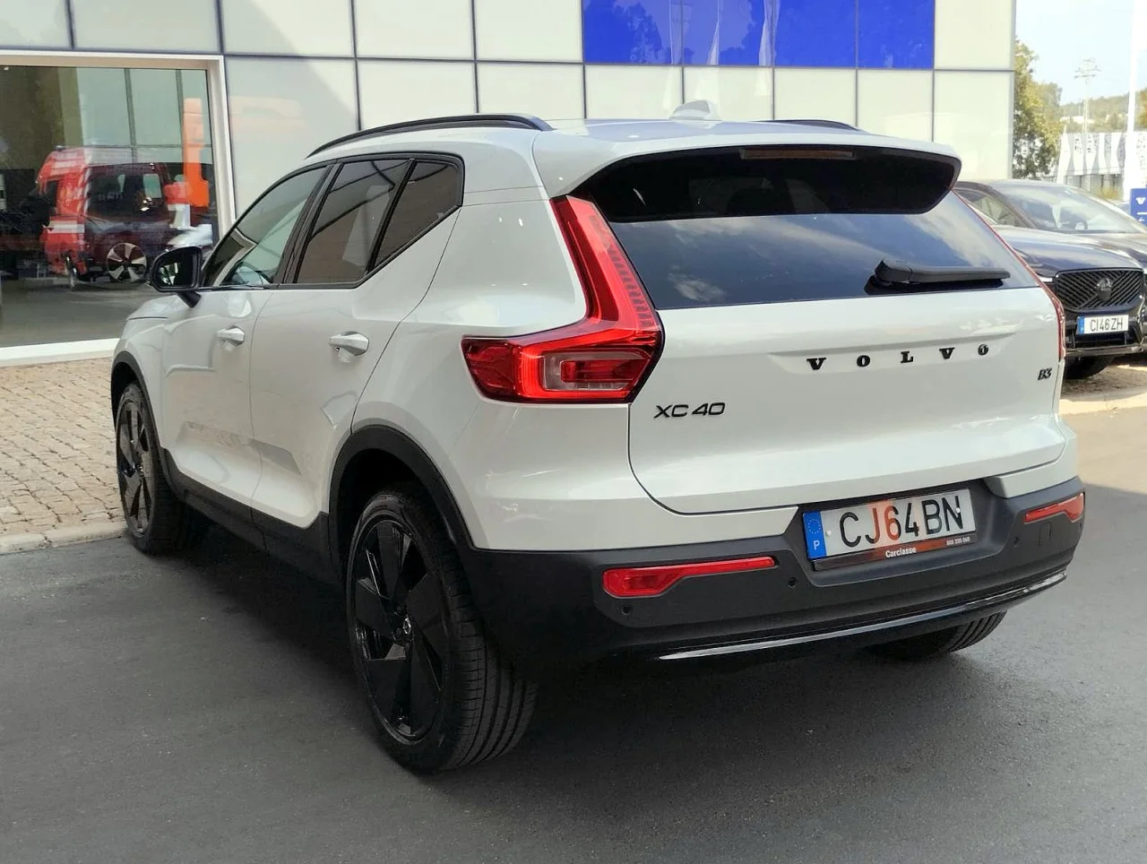 Volvo XC40 Black Edition Auto 14