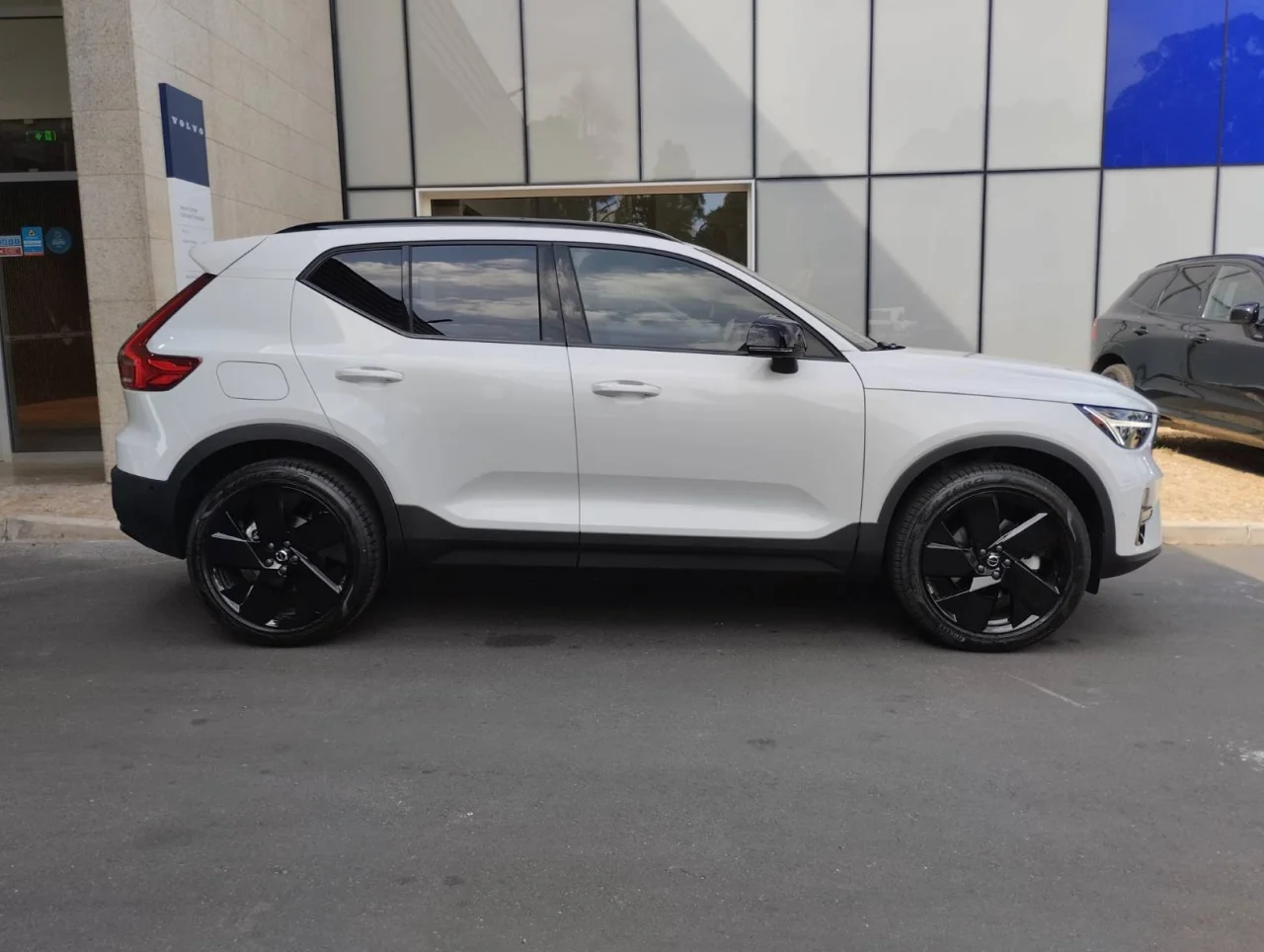Volvo XC40 Black Edition Auto 15