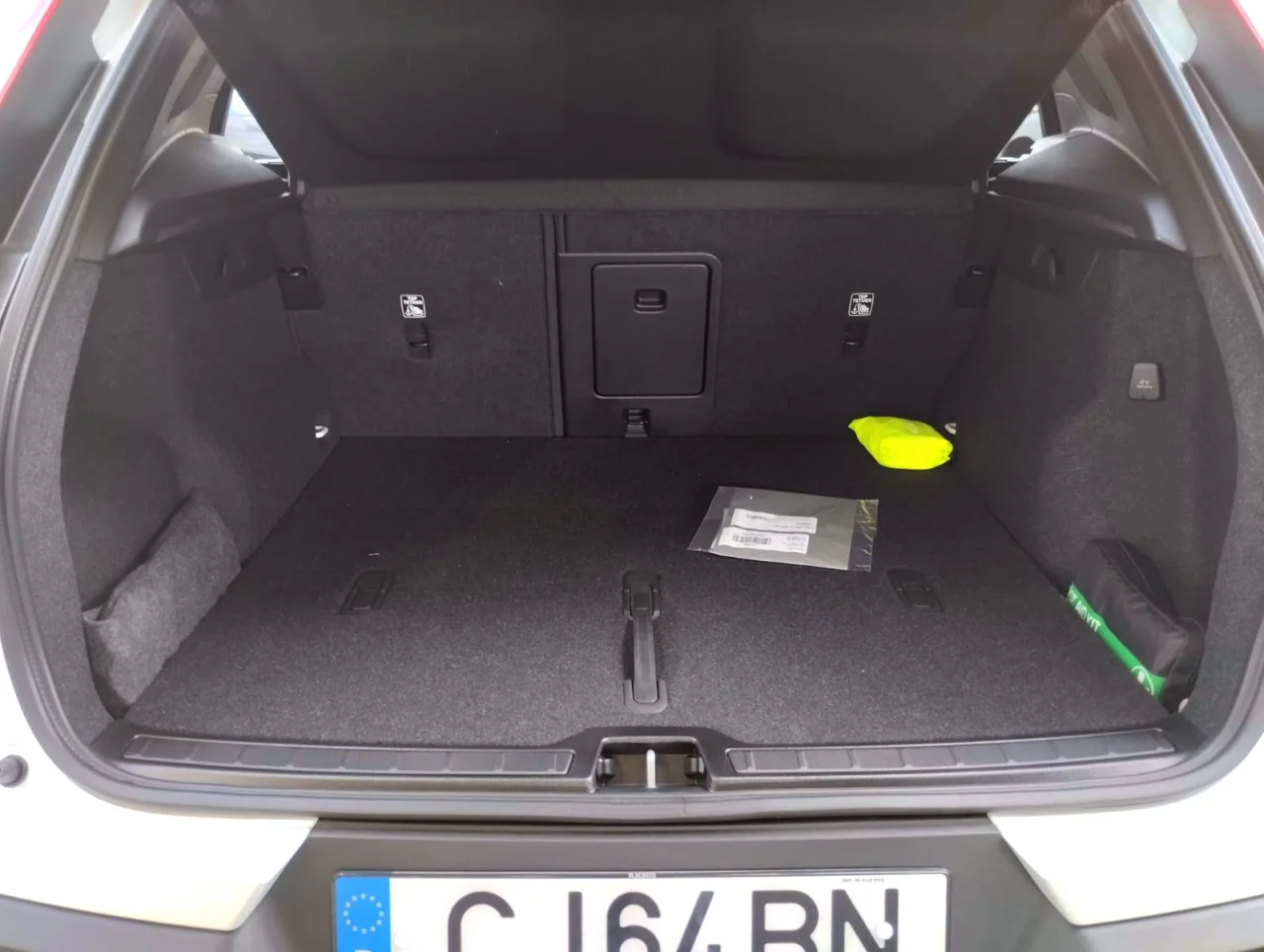 Volvo XC40 Black Edition Auto 18