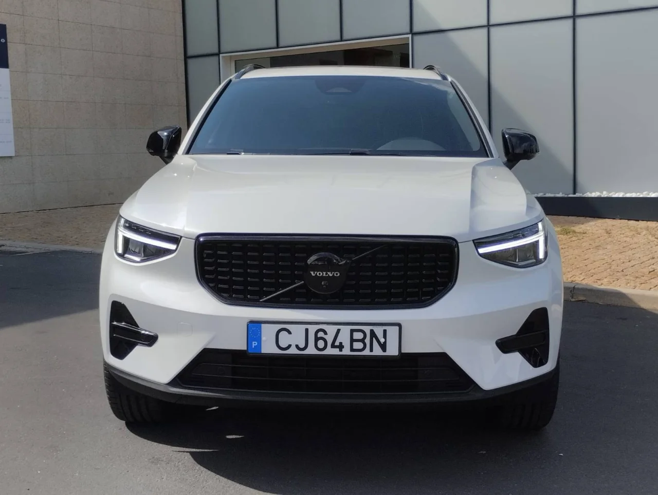 Volvo XC40 Black Edition Auto 19