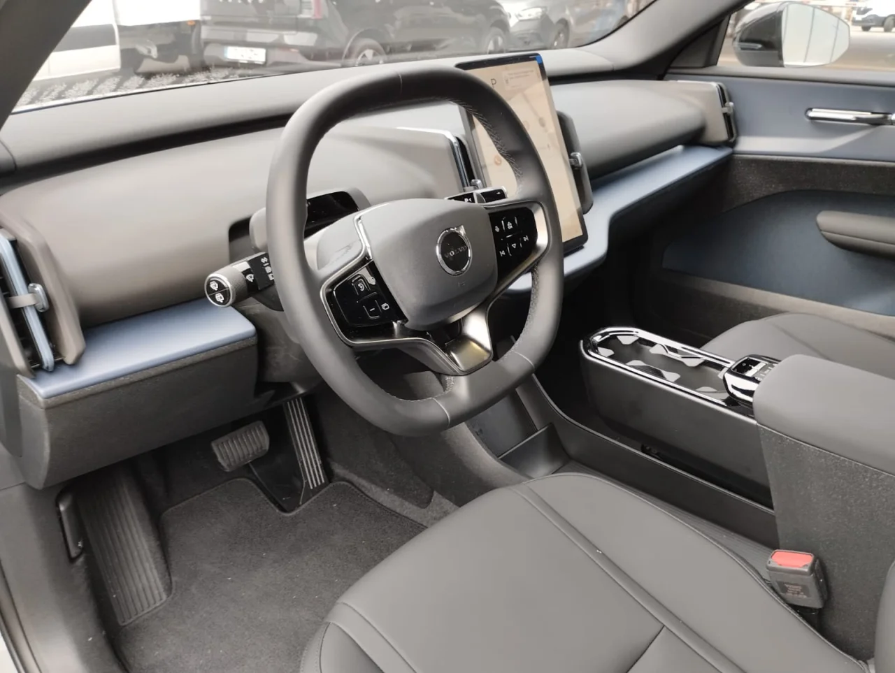 Volvo EX30 Black Edition P5 Long Range 1