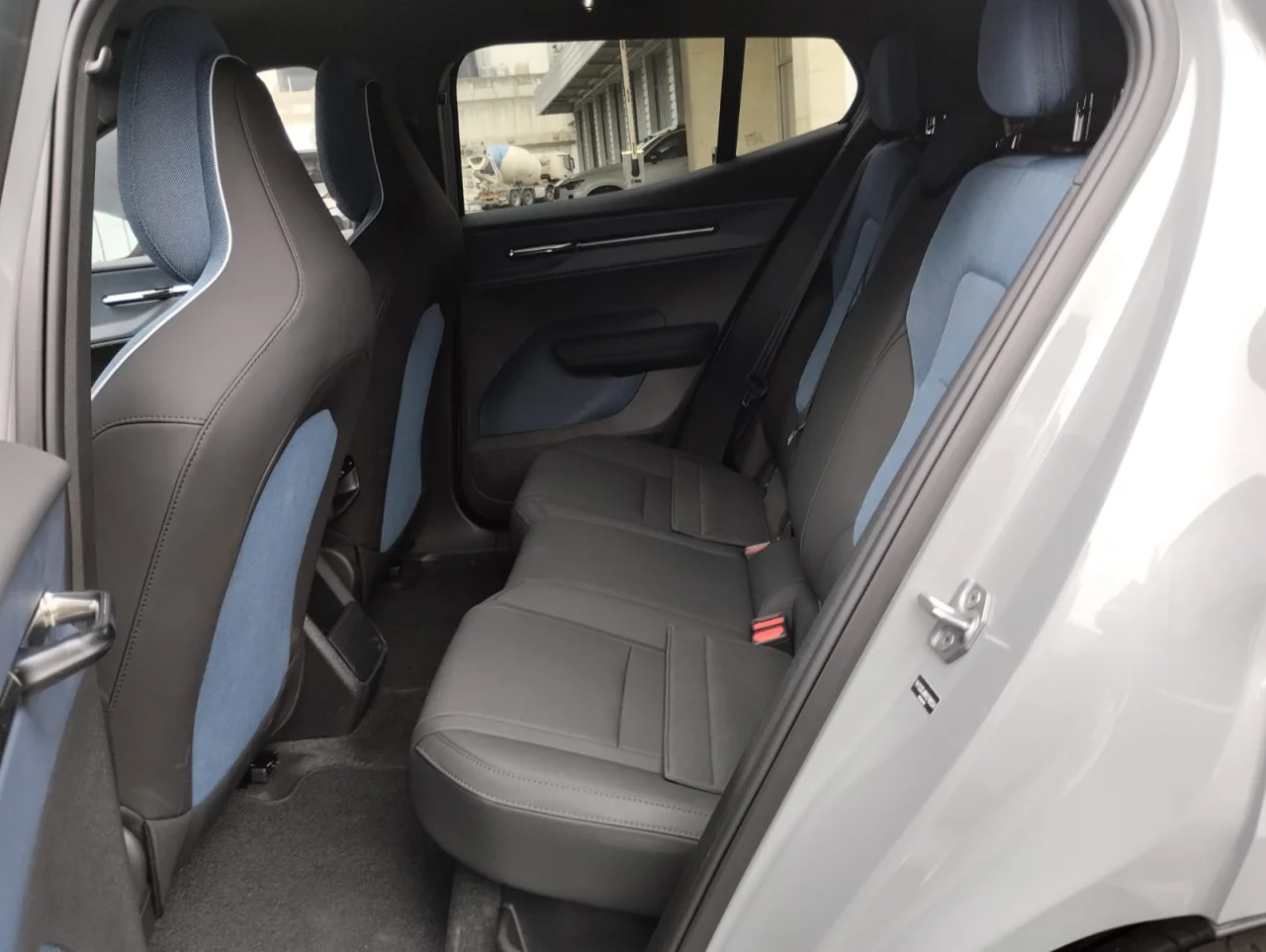 Volvo EX30 Black Edition P5 Long Range 6