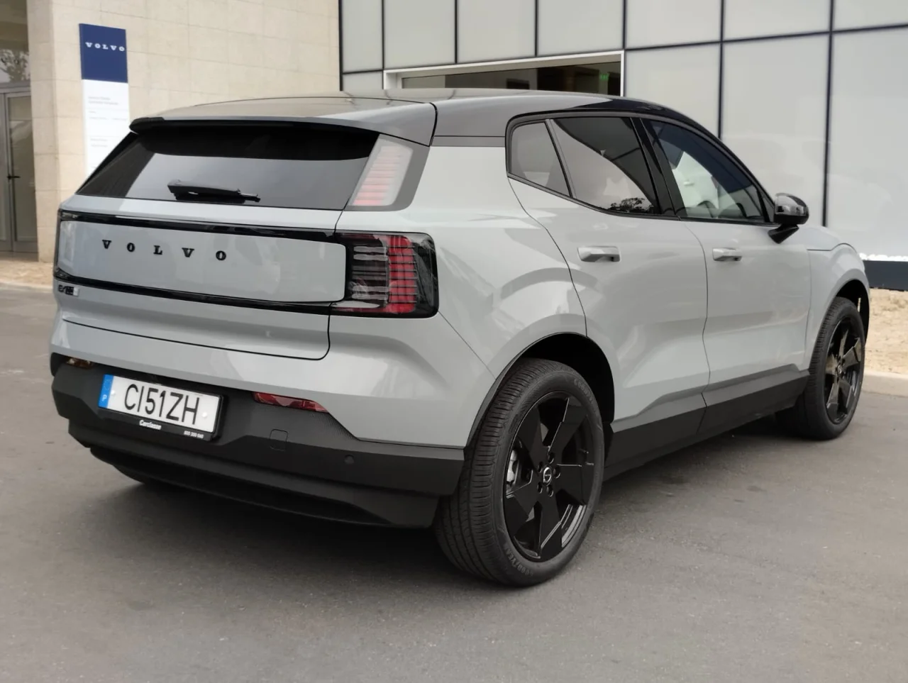 Volvo EX30 Black Edition P5 Long Range 16