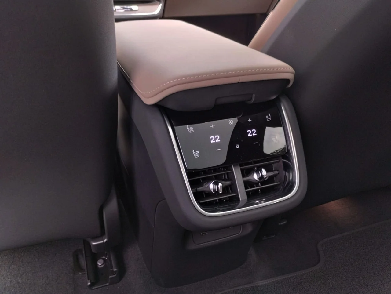 Volvo ES90 Plus Single Motor Extended Range 8