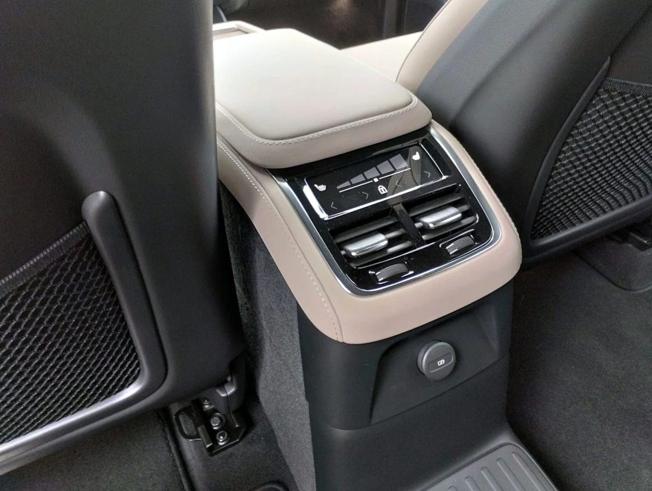Volvo XC90 T8 Plus Dark PHEV 455cv - 7 Lugares 7