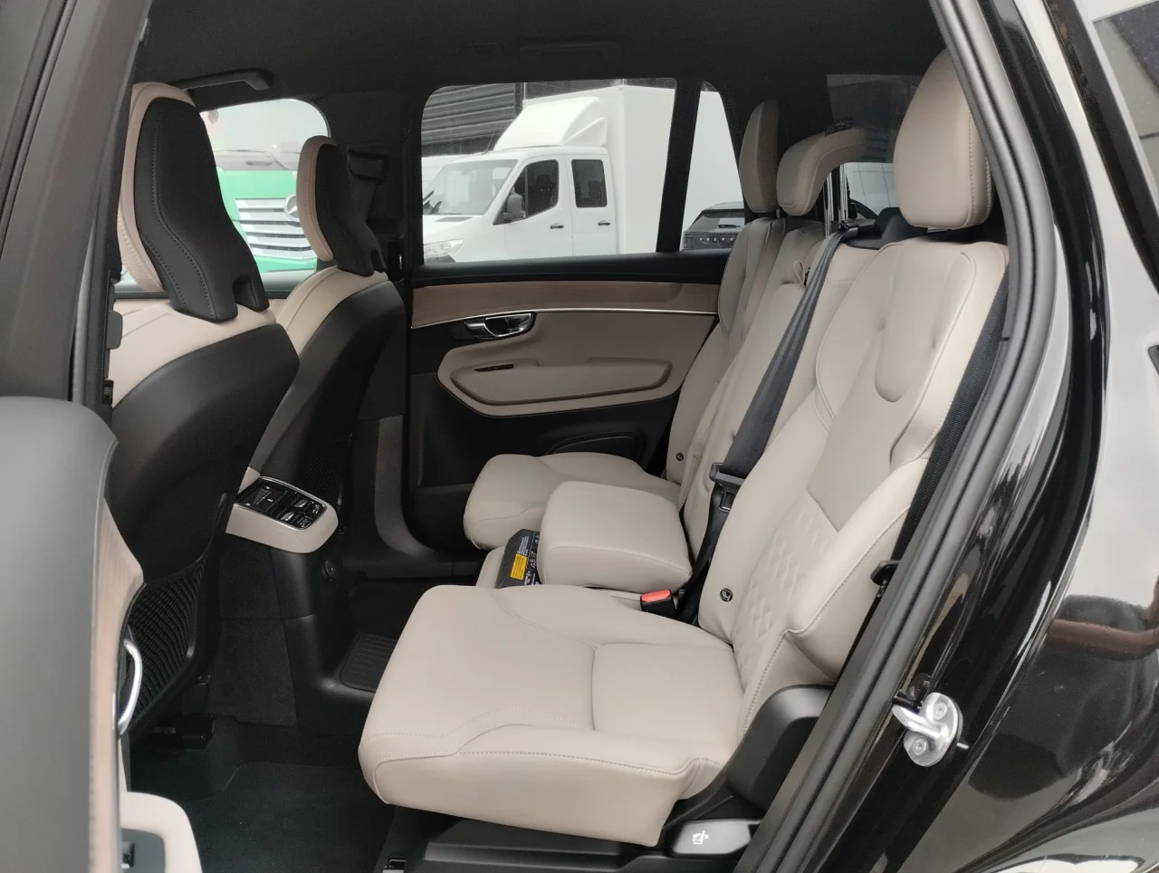 Volvo XC90 T8 Plus Dark PHEV 455cv - 7 Lugares 8