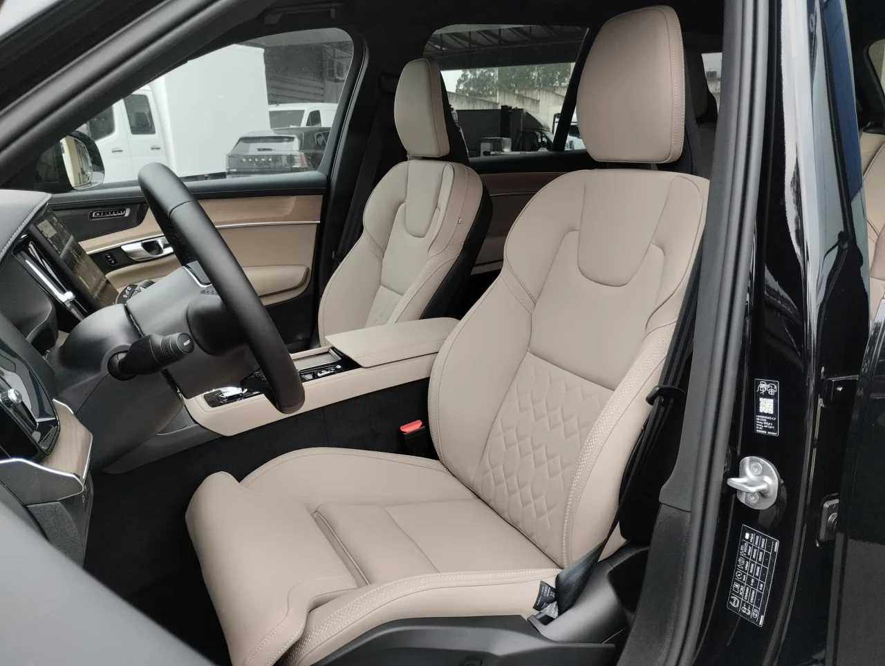 Volvo XC90 T8 Plus Dark PHEV 455cv - 7 Lugares 10