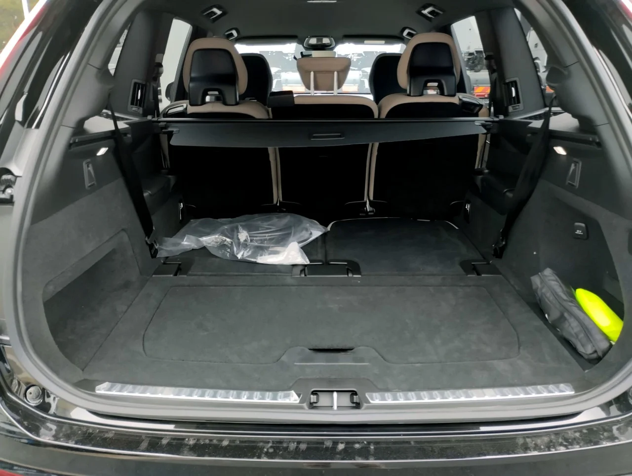 Volvo XC90 T8 Plus Dark PHEV 455cv - 7 Lugares 12