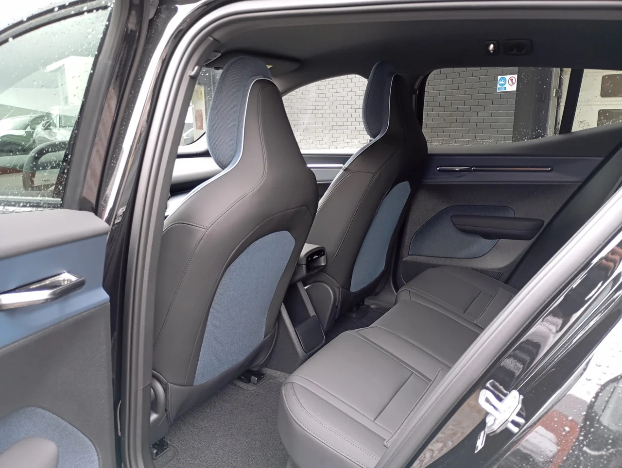 Volvo EX30 Black Edition Single Motor Extended Range 3
