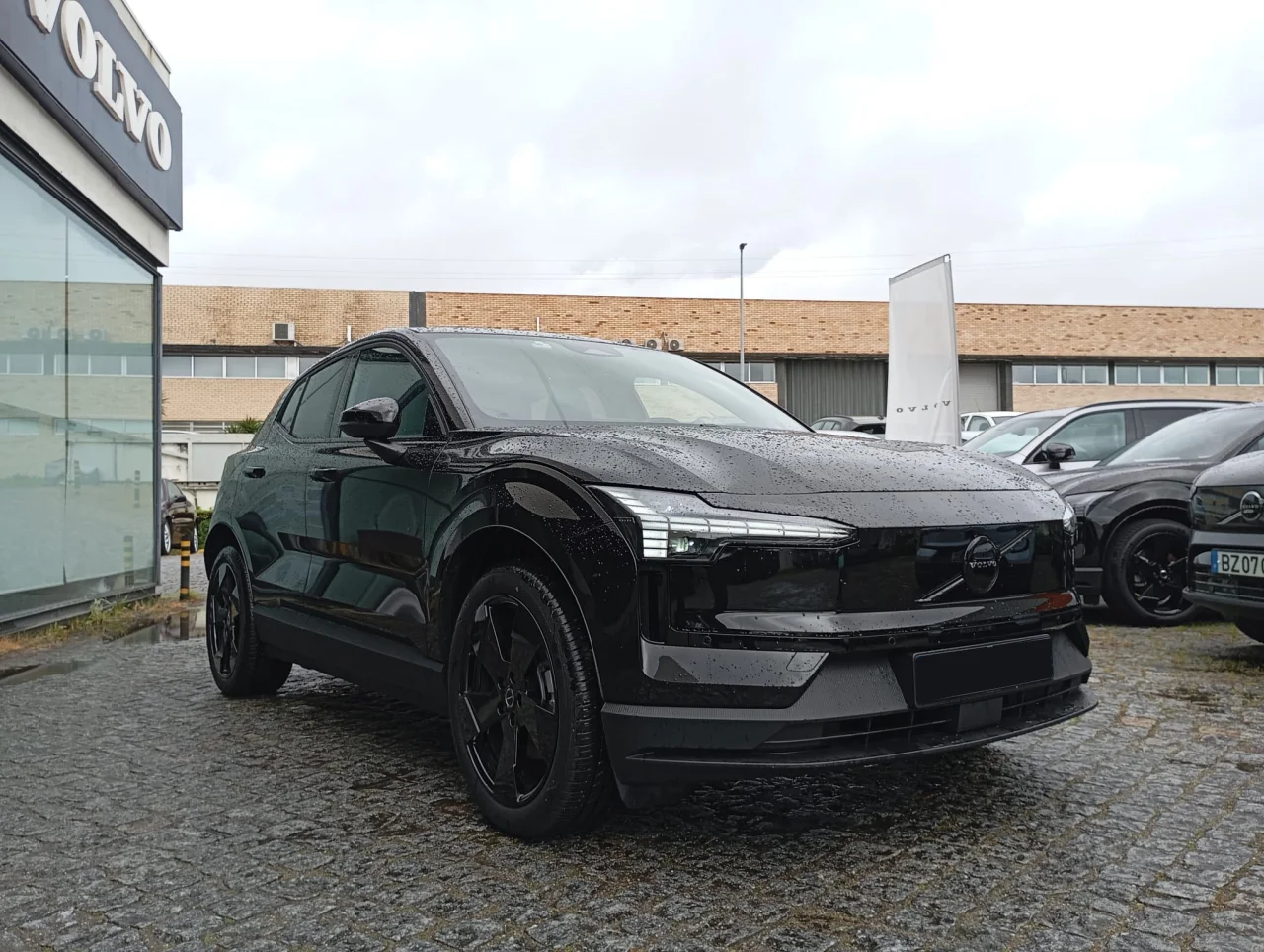 Volvo EX30 Black Edition Single Motor Extended Range 7