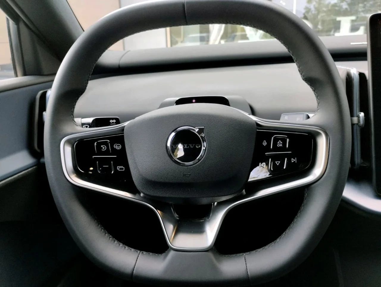 Volvo EX30 Black Edition Single Motor Extended Range 2