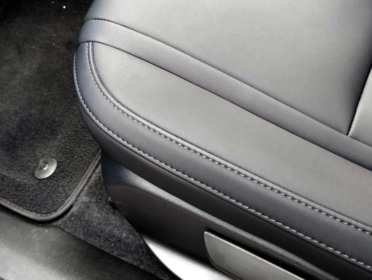 Volvo EX30 Black Edition Single Motor Extended Range 5
