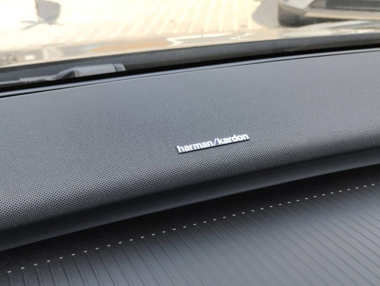 Volvo EX30 Black Edition Single Motor Extended Range 9