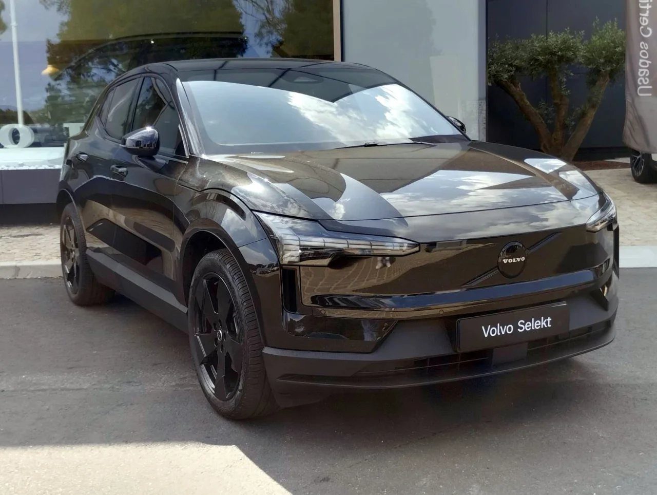Volvo EX30 Black Edition Single Motor Extended Range 16