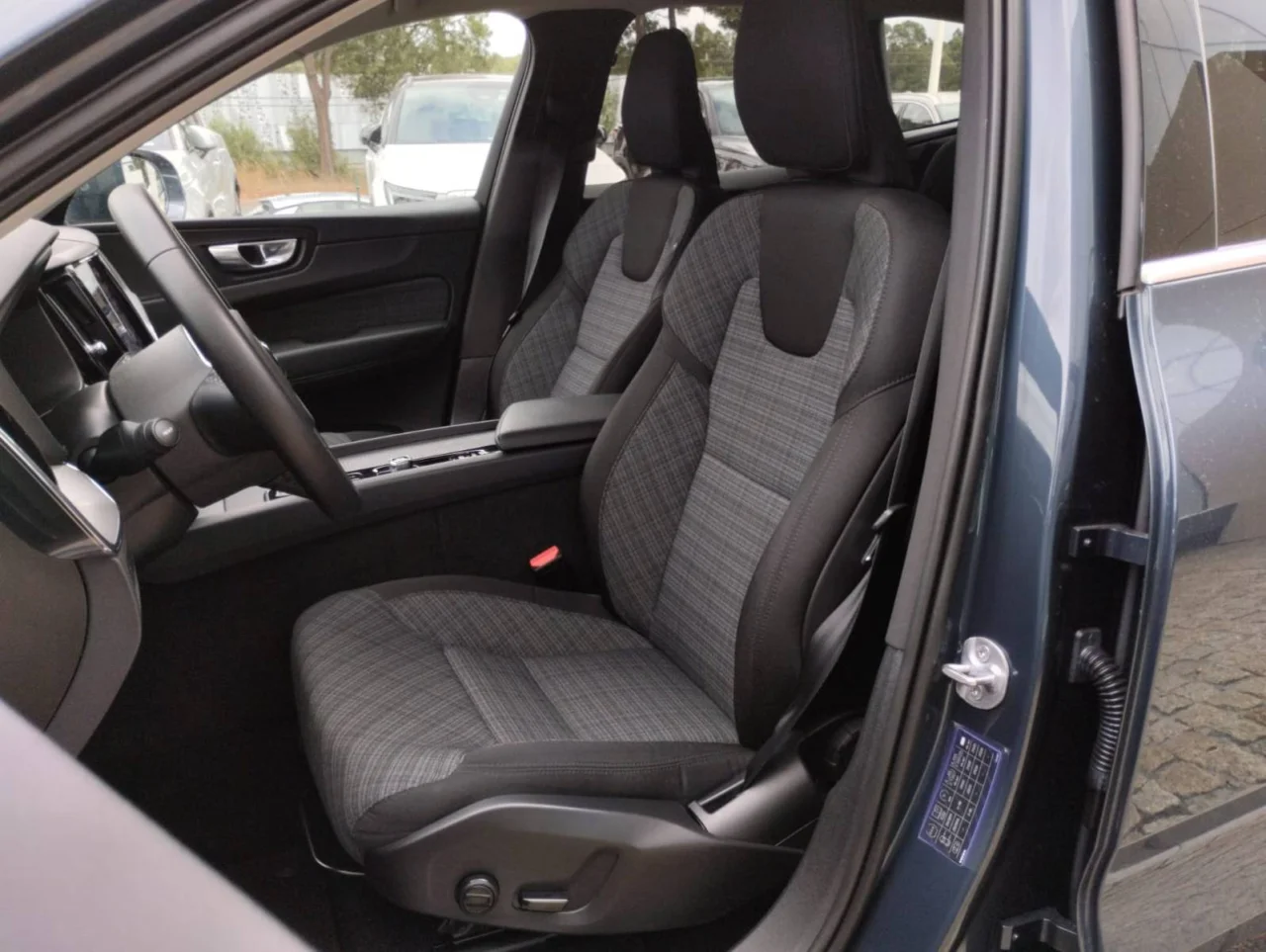 Volvo XC60 Core B4 10