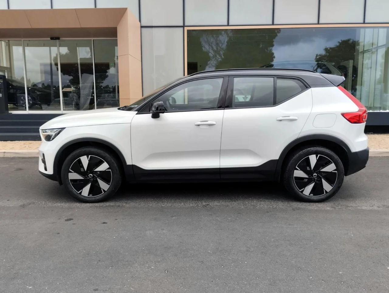 Volvo XC40 Recharge Extended Range Plus 252cv 10