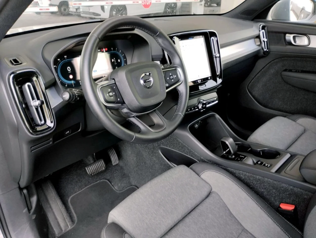 Volvo XC40 B3 Core Auto 1