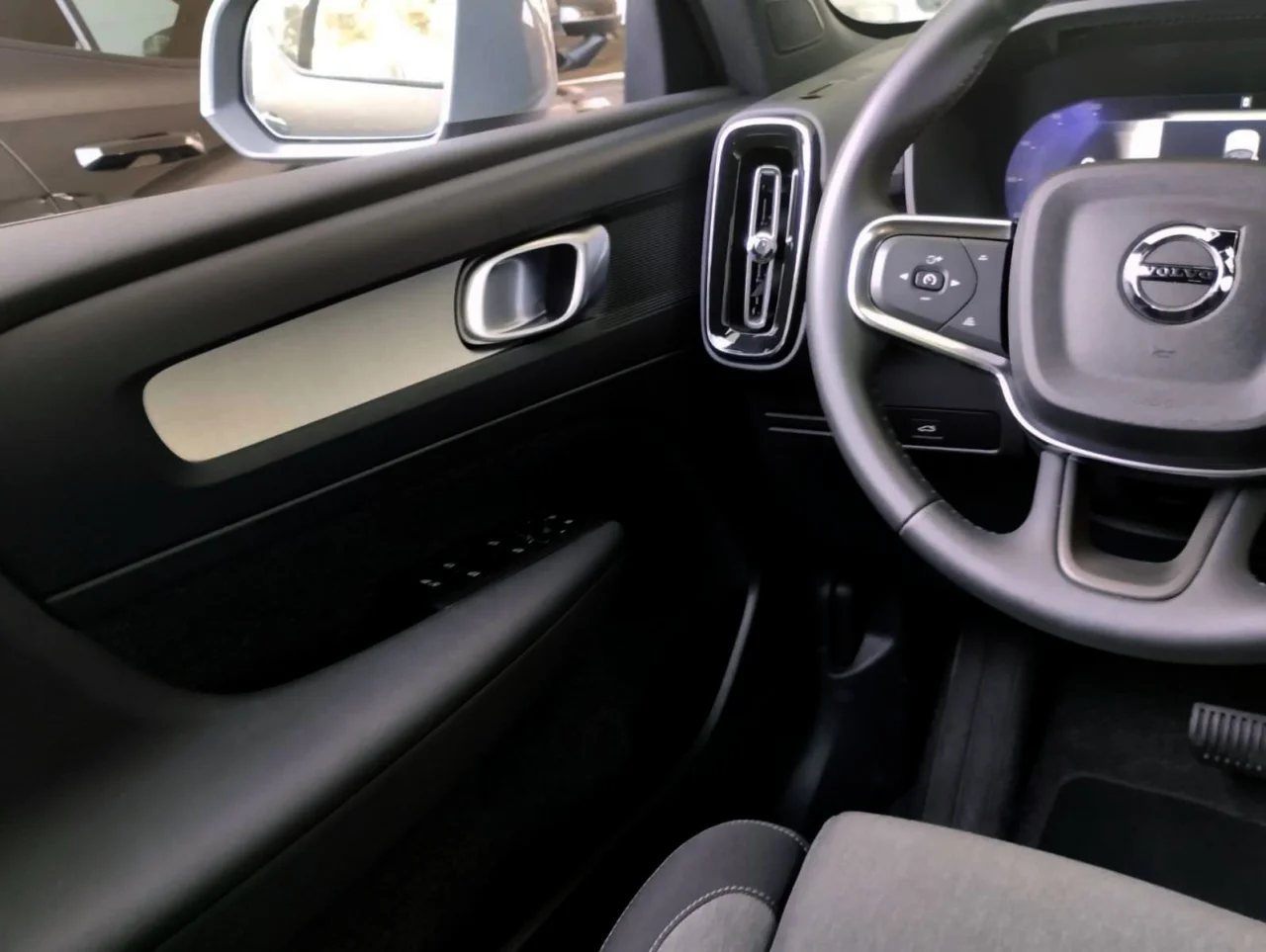 Volvo XC40 B3 Core Auto 2
