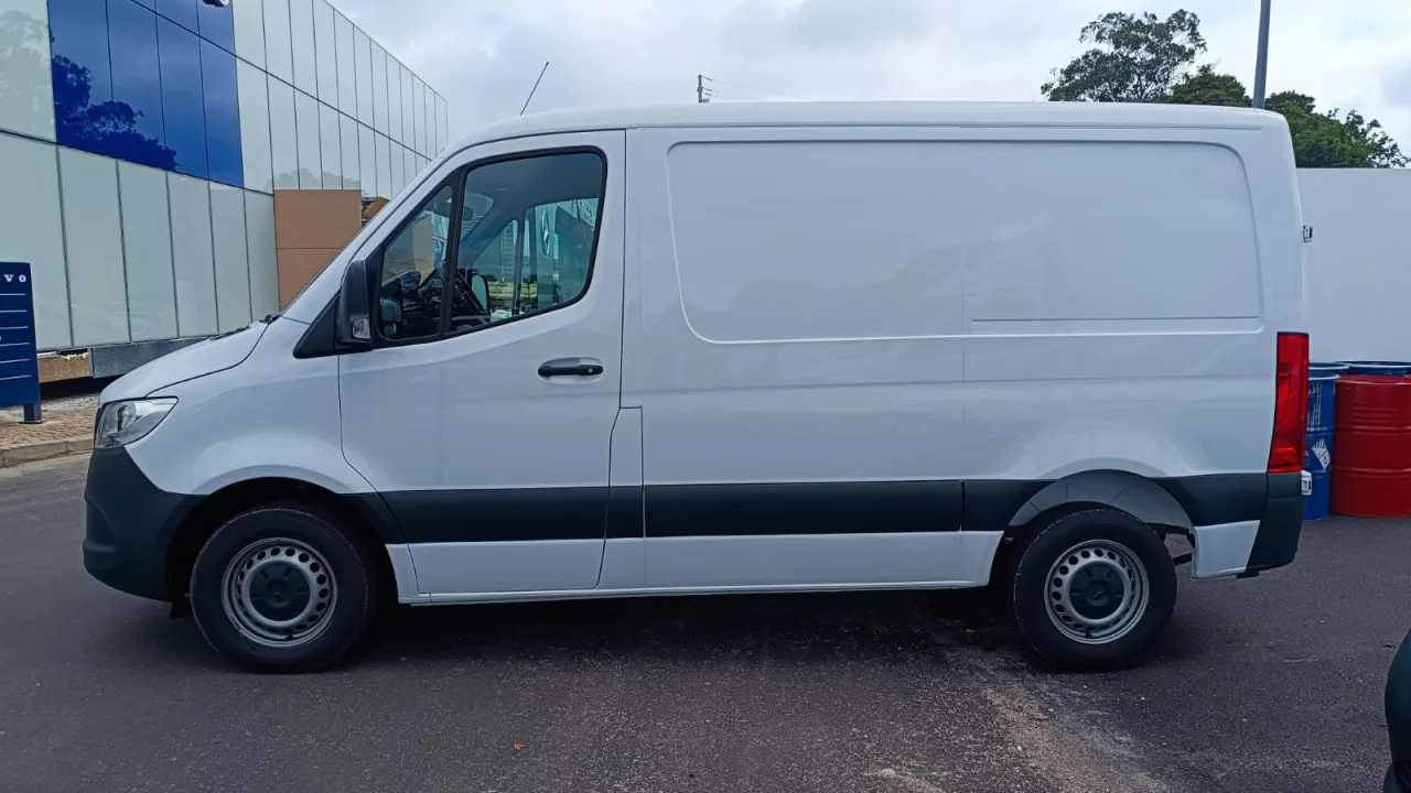 Mercedes Sprinter 215 CDI / 32 3 T 4