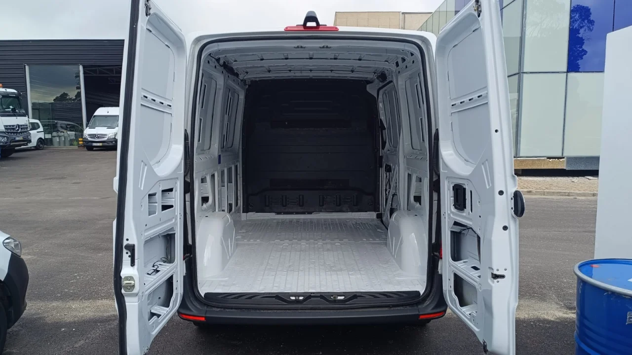 Mercedes Sprinter 215 CDI / 32 3 T 5