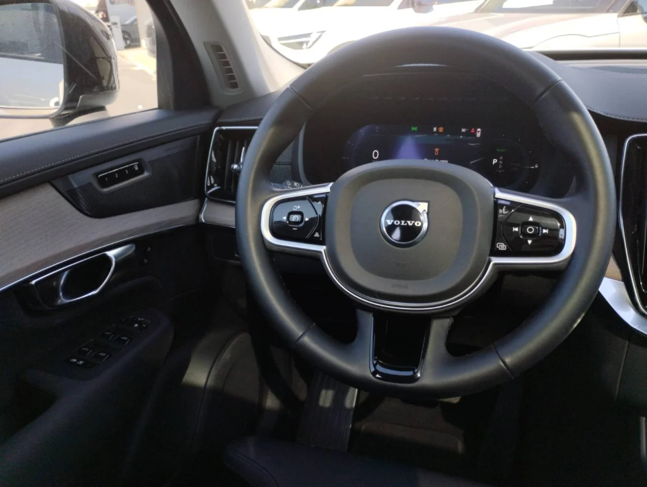 Volvo XC90 T8 Plus Dark - 7 Lugares 2