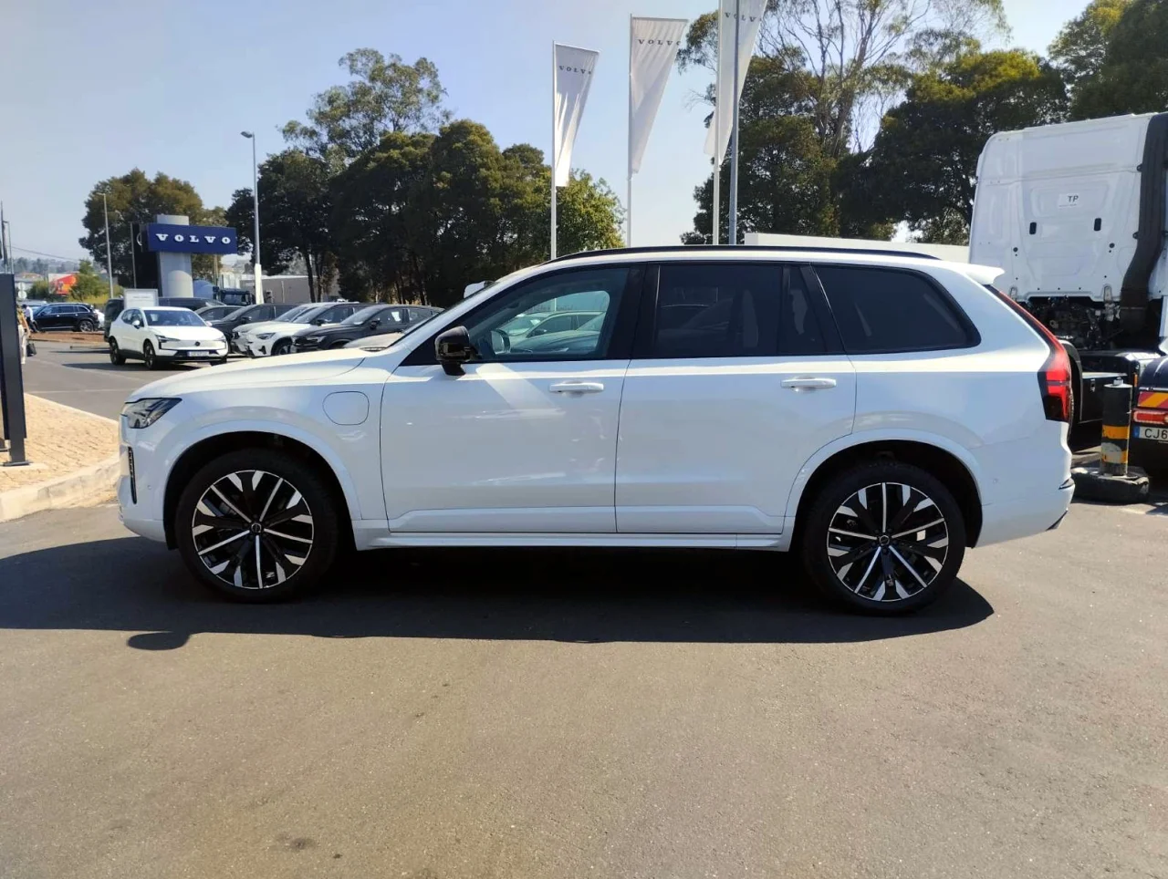 Volvo XC90 T8 Plus Dark - 7 Lugares 7