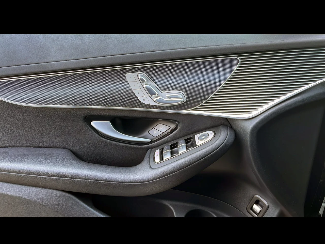 Mercedes Classe EQC 400 8