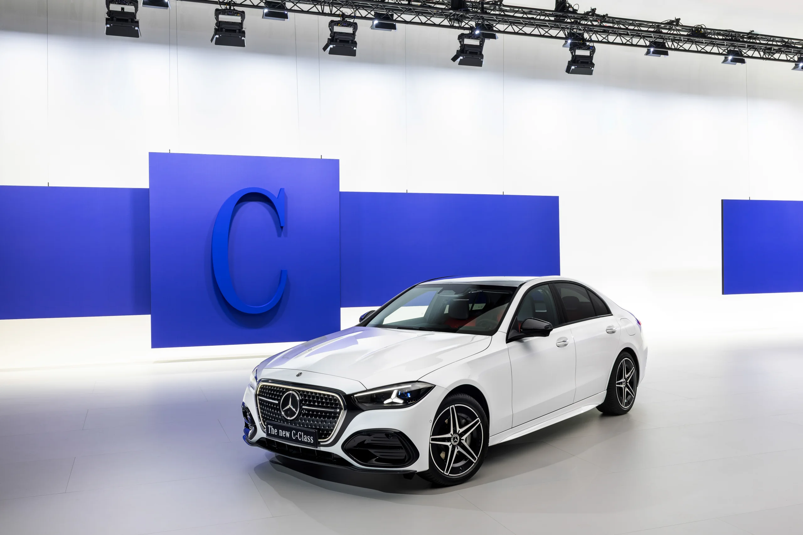 O novo Mercedes-Benz Classe C: Força refinada. Continuidade confiável.