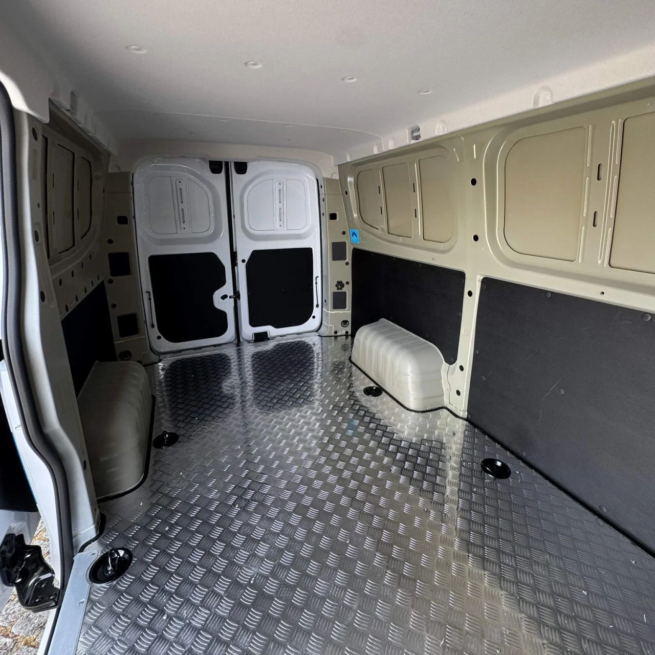 Farizon V7e  Max Range 67kWh 7