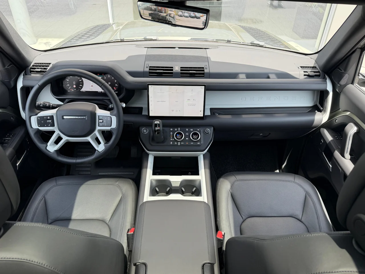 Land Rover Defender 110 X-Dynamic SE PHEV 1