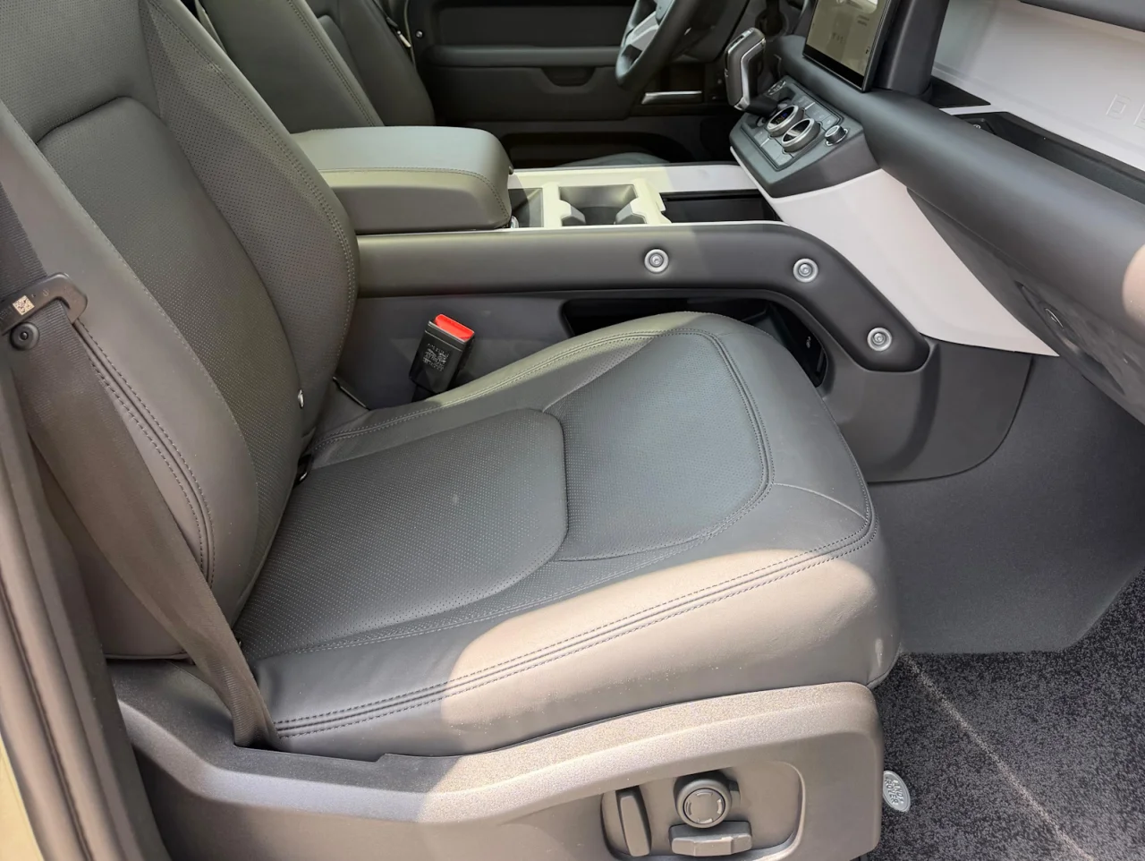 Land Rover Defender 110 X-Dynamic SE PHEV 2