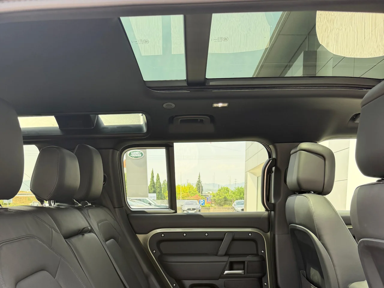 Land Rover Defender 110 X-Dynamic SE PHEV 4