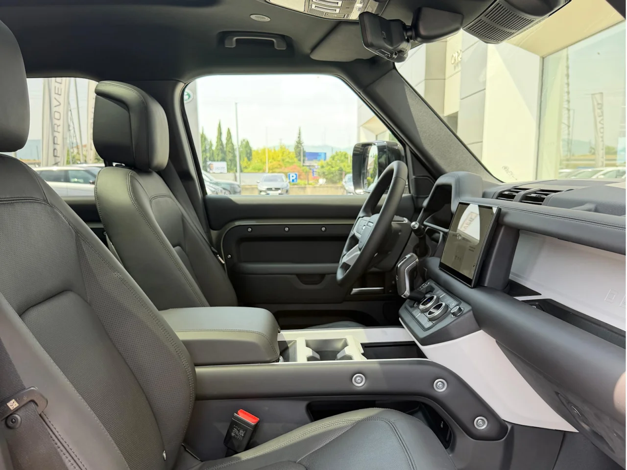 Land Rover Defender 110 X-Dynamic SE PHEV 5