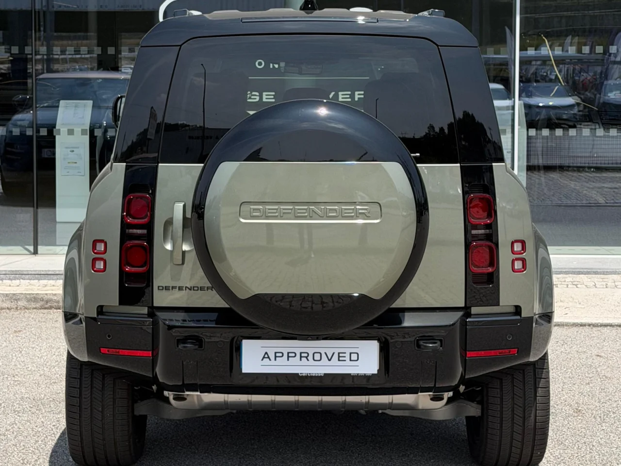 Land Rover Defender 110 X-Dynamic SE PHEV 7