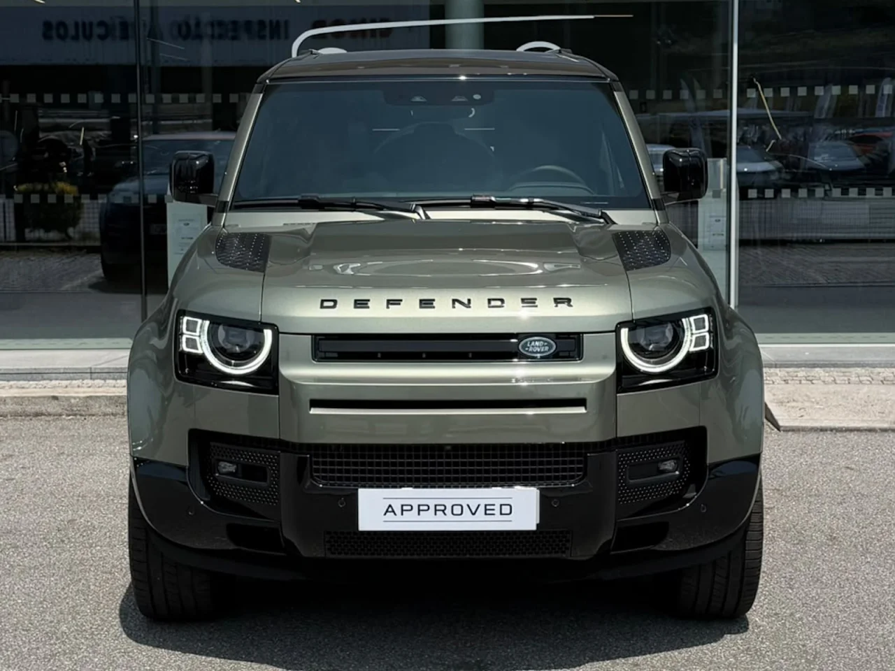 Land Rover Defender 110 X-Dynamic SE PHEV 8