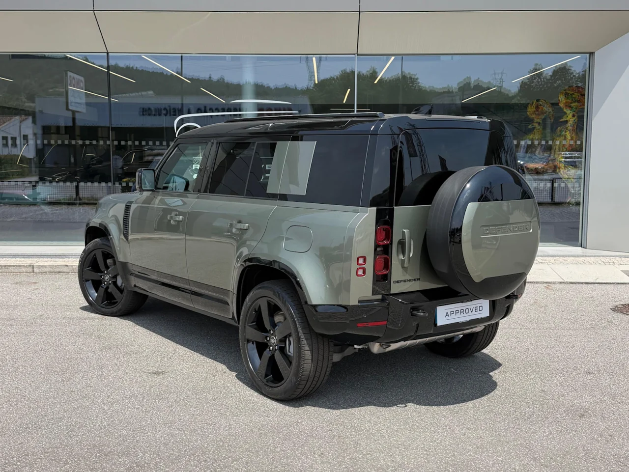 Land Rover Defender 110 X-Dynamic SE PHEV 9