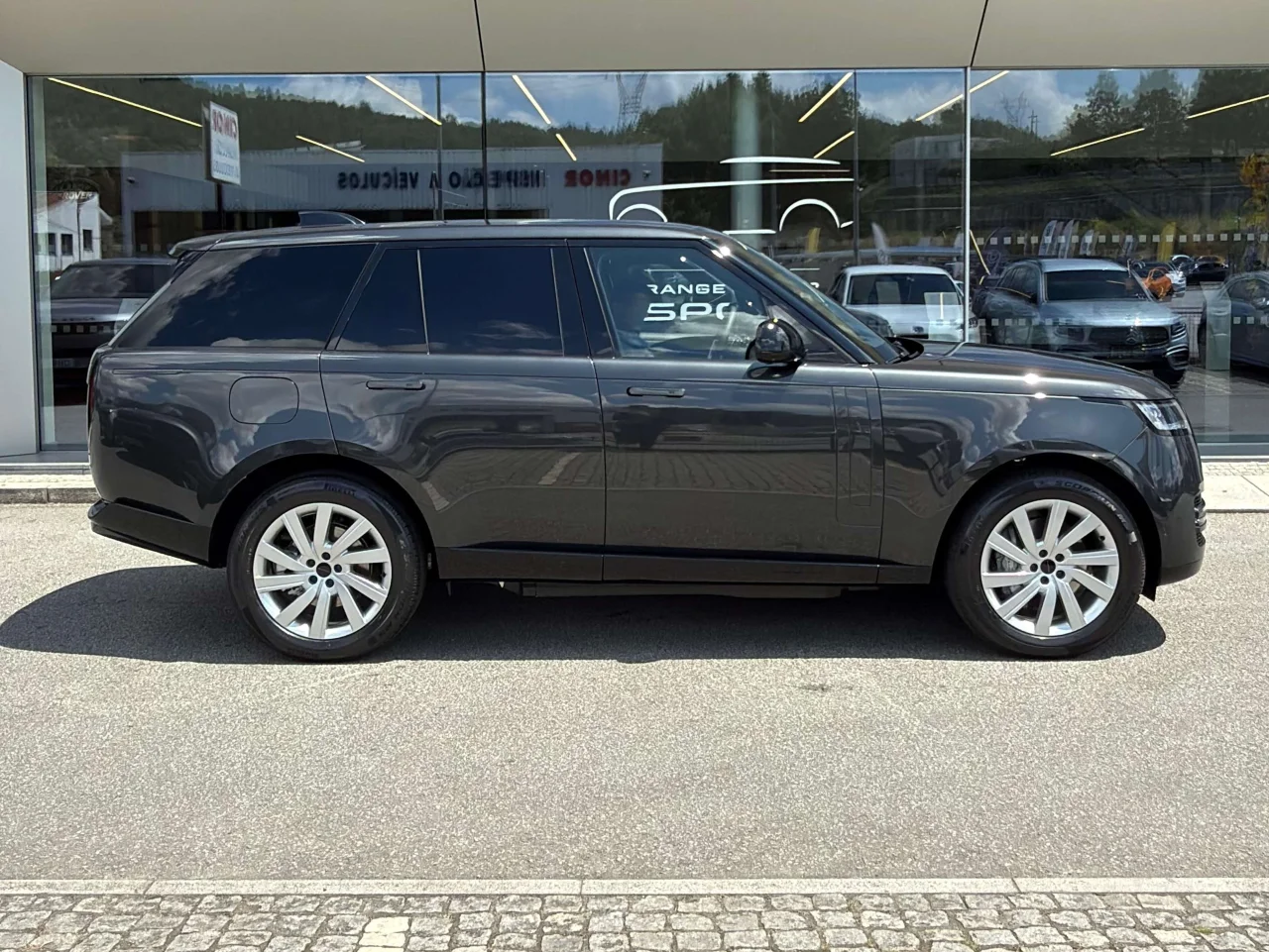 Land Rover Range Rover 3.0 P460e SE - SWB PHEV 6