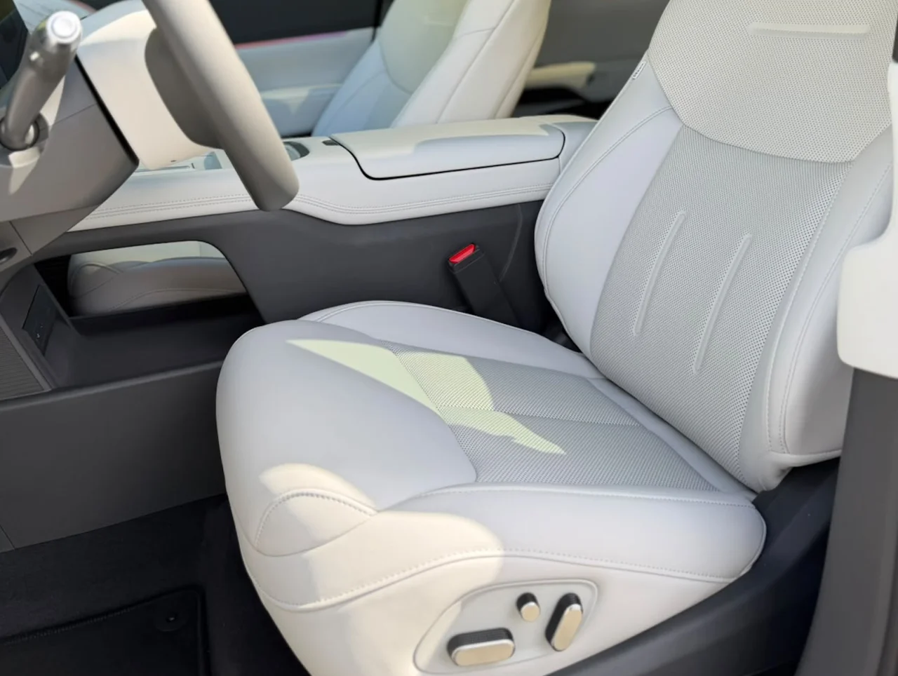 Xpeng G6 68.5 kWh Standard Range 4