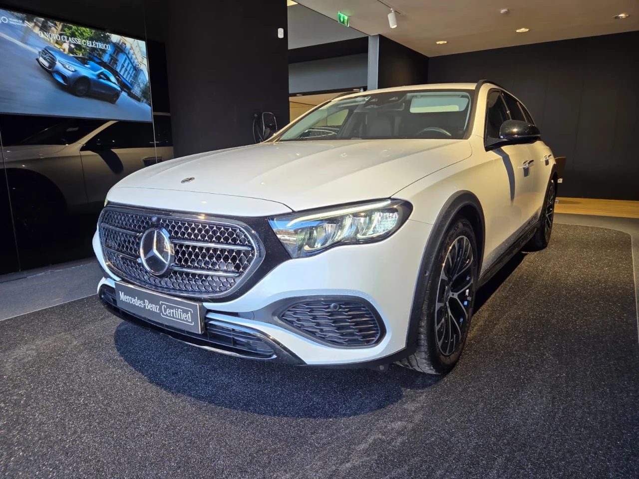 Mercedes Classe E 300 de Station All terrain Avantgarde Advanced 4 Matic