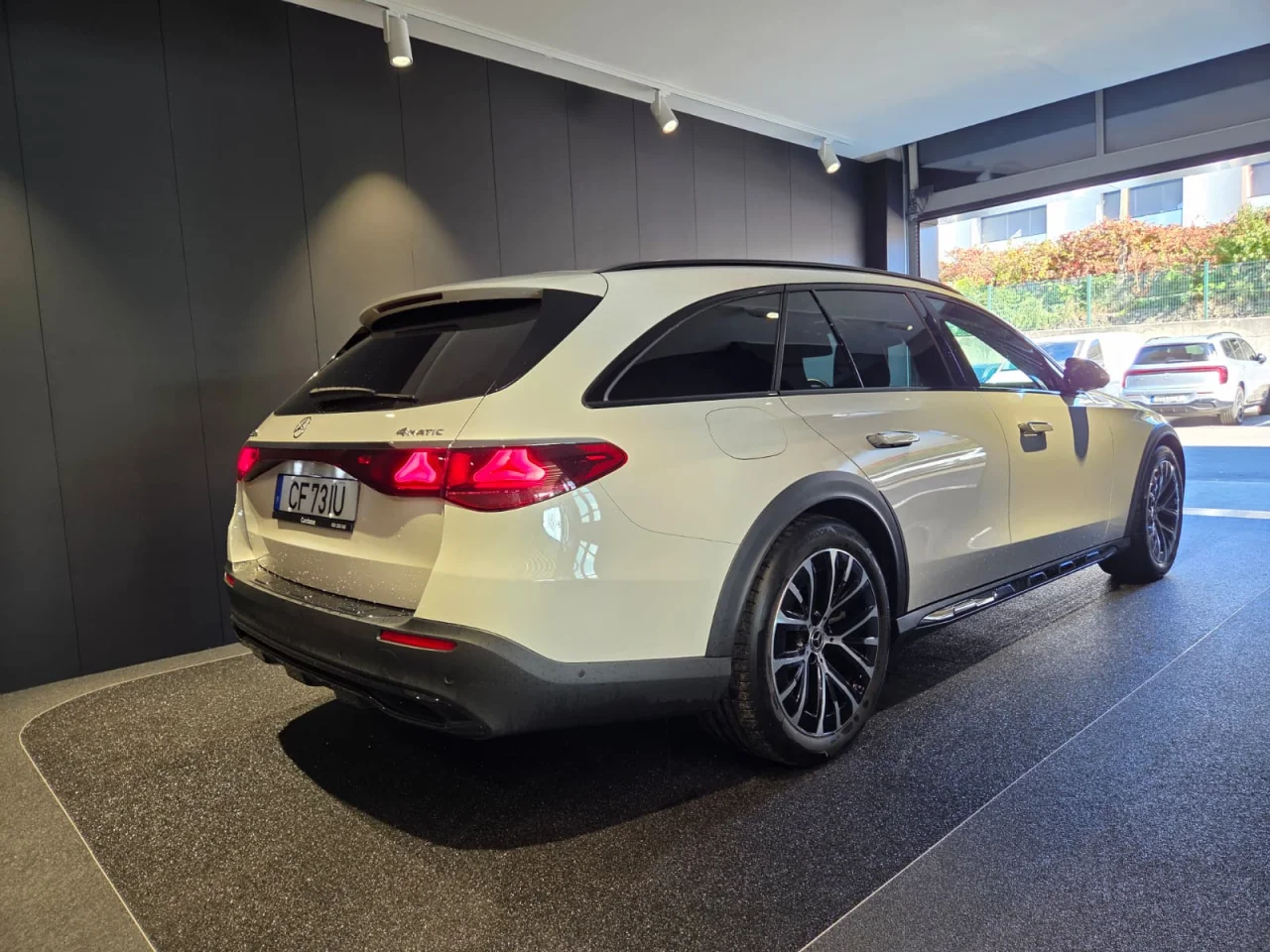 Mercedes Classe E 300 de Station All terrain Avantgarde Advanced 4 Matic 11