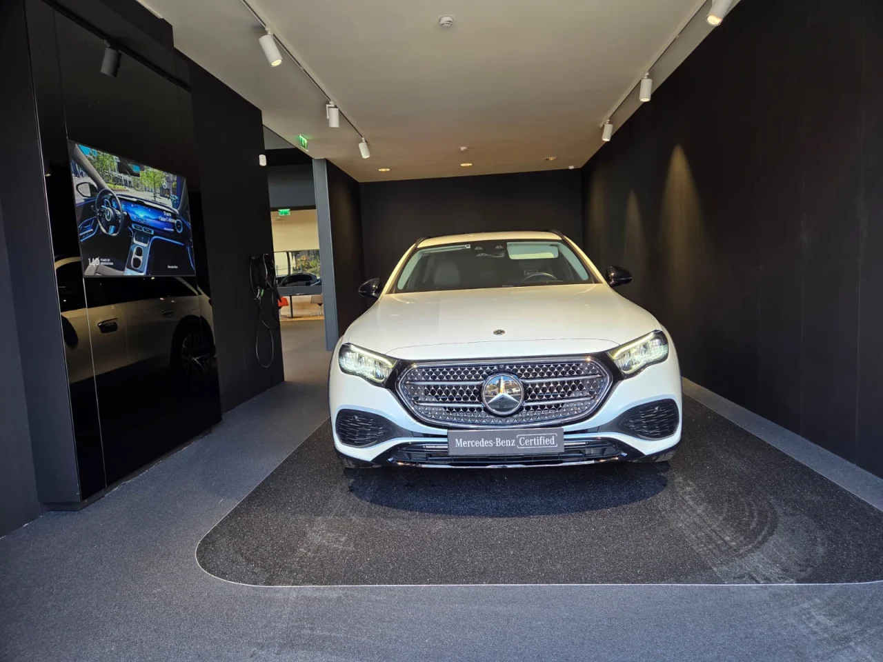 Mercedes Classe E 300 de Station All terrain Avantgarde Advanced 4 Matic 13