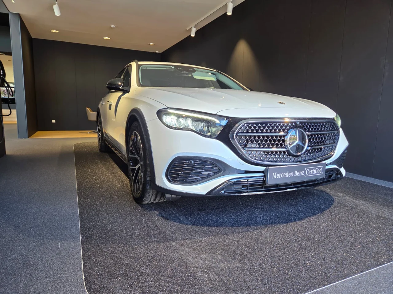 Mercedes Classe E 300 de Station All terrain Avantgarde Advanced 4 Matic 15