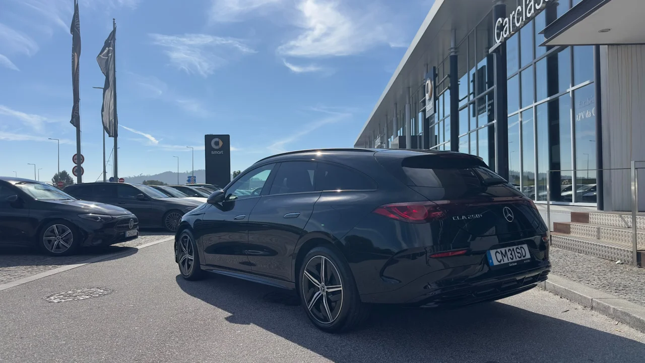 Mercedes Classe CLA 250 + Shooting Brake AMG 8