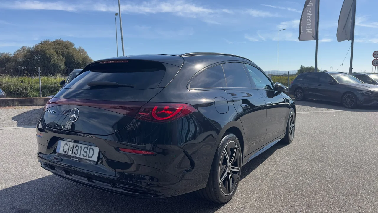 Mercedes Classe CLA 250 + Shooting Brake AMG 9