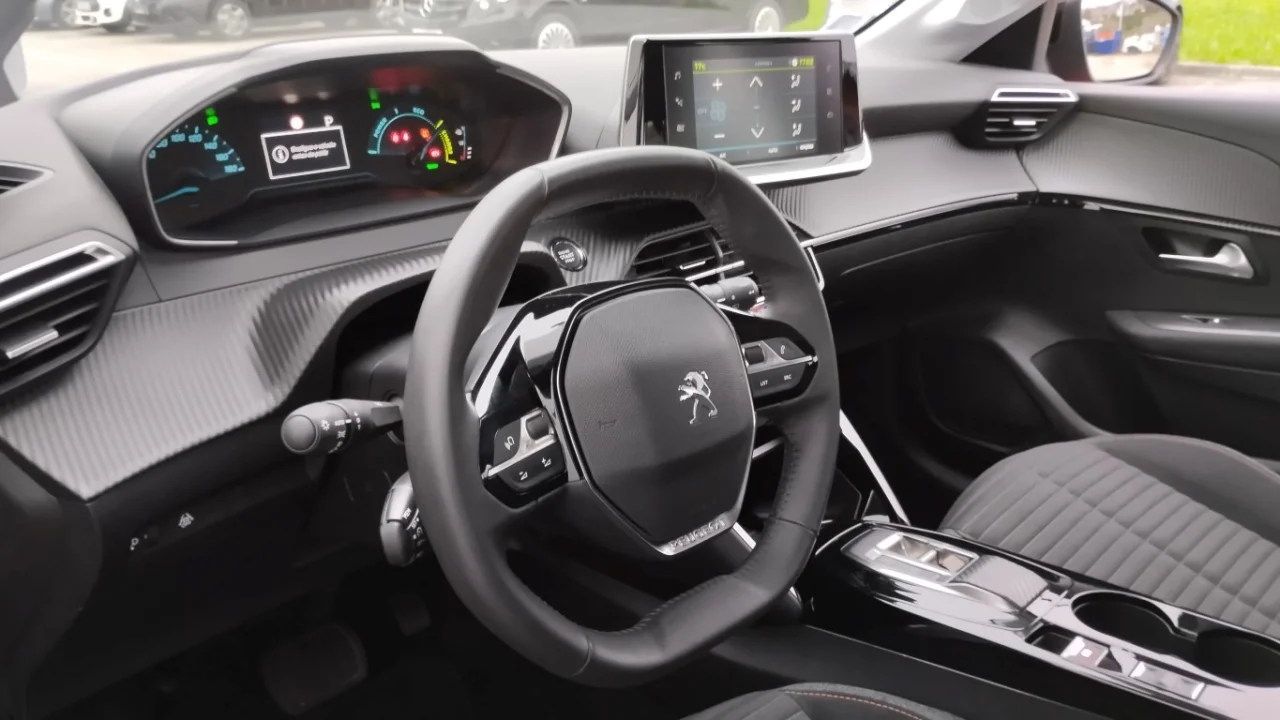 Peugeot e-208 Active Pack 50 kwh 1